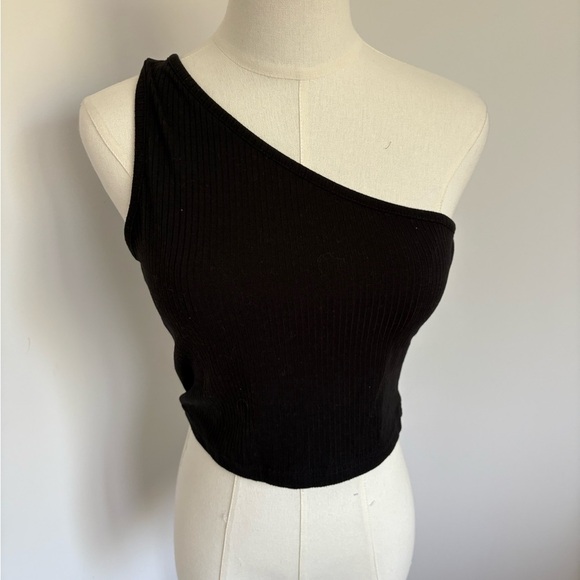 H&M Tops - Black One-Shoulder Ribbed Top
